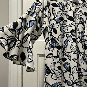 Apt 9 Beautiful bell sleeve womens dress blouse. Like new. Excellent condition.